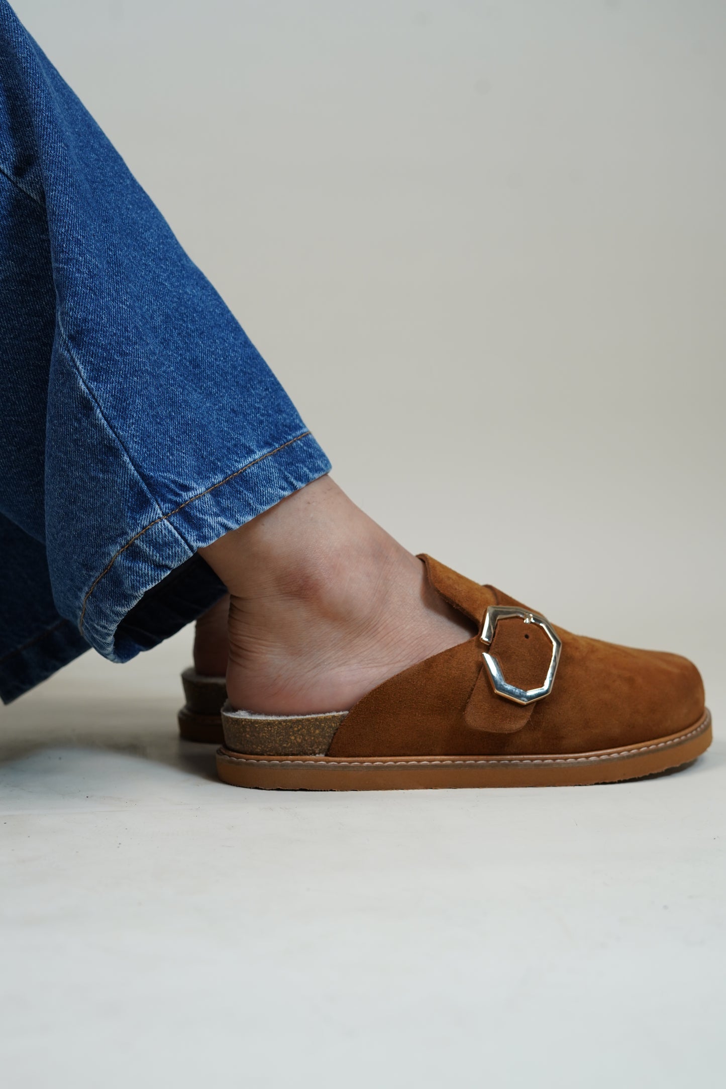 GRISEL SHEEPSKIN VELOUR MANDORLA