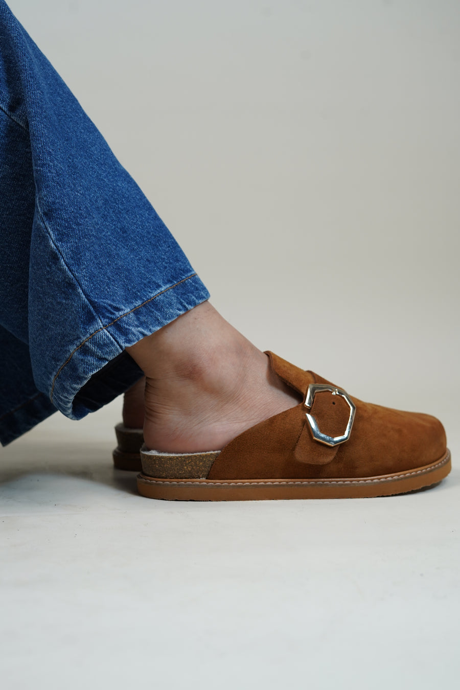 GRISEL SHEEPSKIN VELOUR MANDORLA